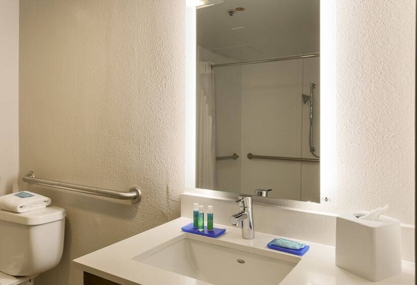 غرفه قياسيه سريرين مزدوجين, Holiday Inn Express Milwaukee   West Medical Center, An Ihg