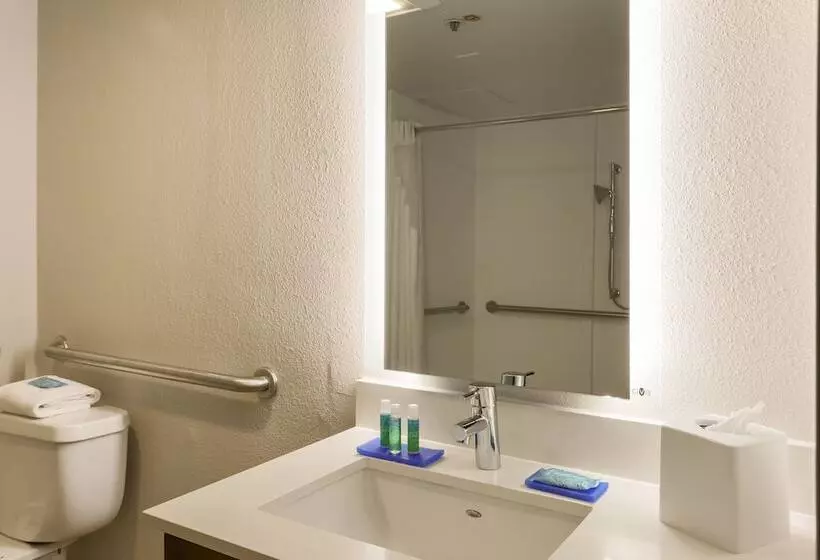 ２ダブルベッドのスタンダードルーム, Holiday Inn Express Milwaukee   West Medical Center, An Ihg