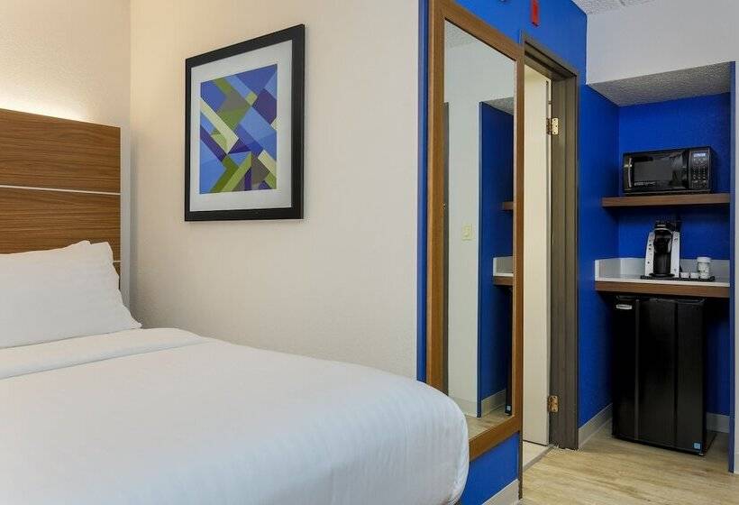 غرفه قياسيه سريرين مزدوجين, Holiday Inn Express Milwaukee   West Medical Center, An Ihg