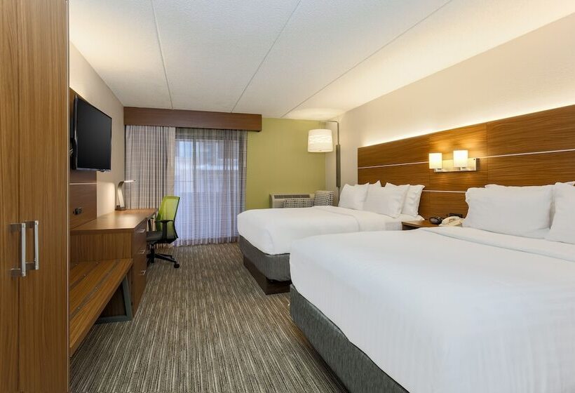 Номер Стандарт 2 Двуспальные Кровати, Holiday Inn Express Milwaukee   West Medical Center, An Ihg