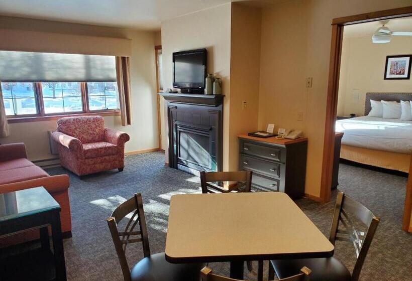 جناح, Homestead Suites   Fish Creek