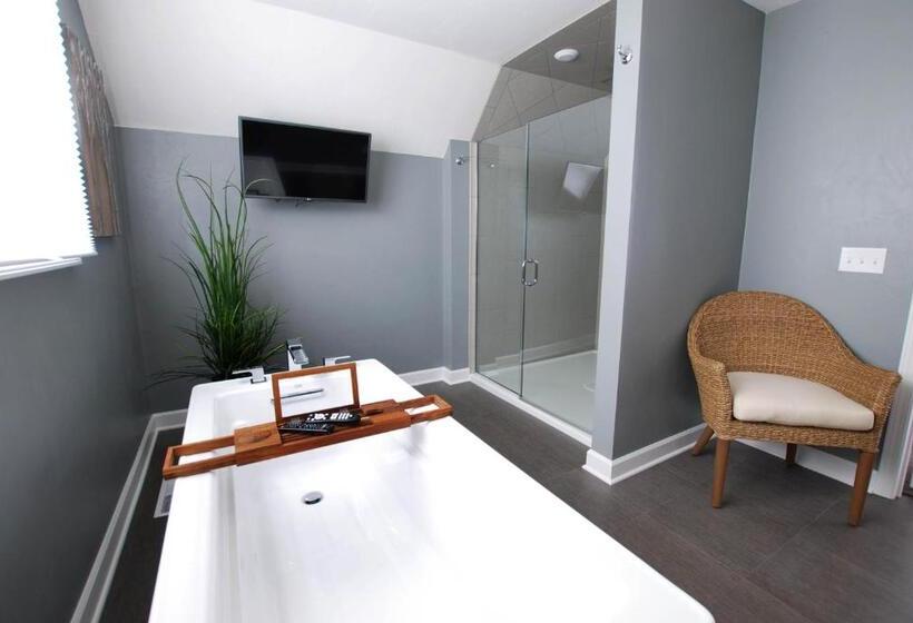 جناح, Homestead Suites   Fish Creek