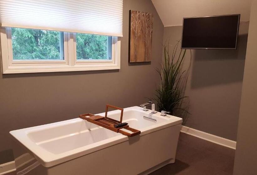 جناح, Homestead Suites   Fish Creek