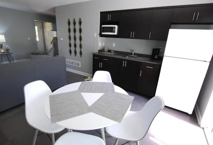 جناح, Homestead Suites   Fish Creek