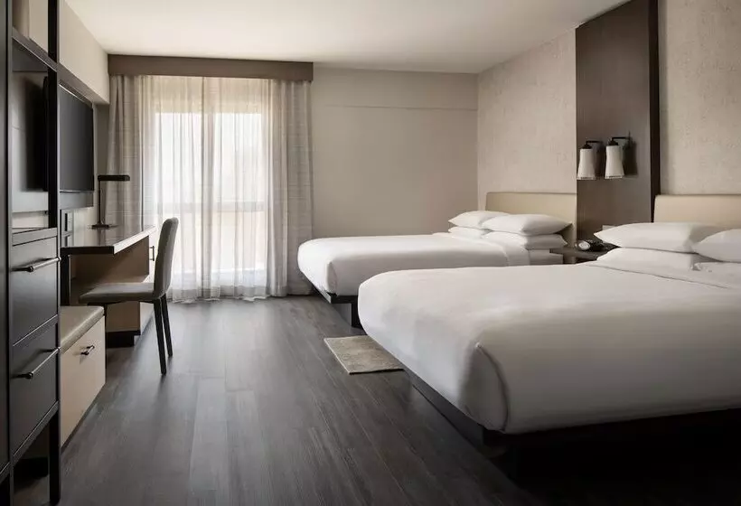 سوییت جونیور, Marriott Riverside At The Convention Center