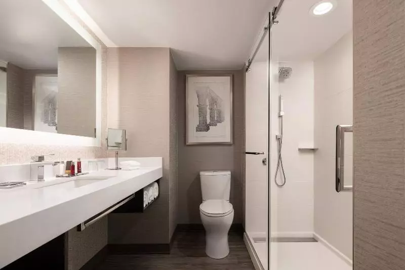 اتاق استاندارد با تخت بزرگ, Marriott Riverside At The Convention Center