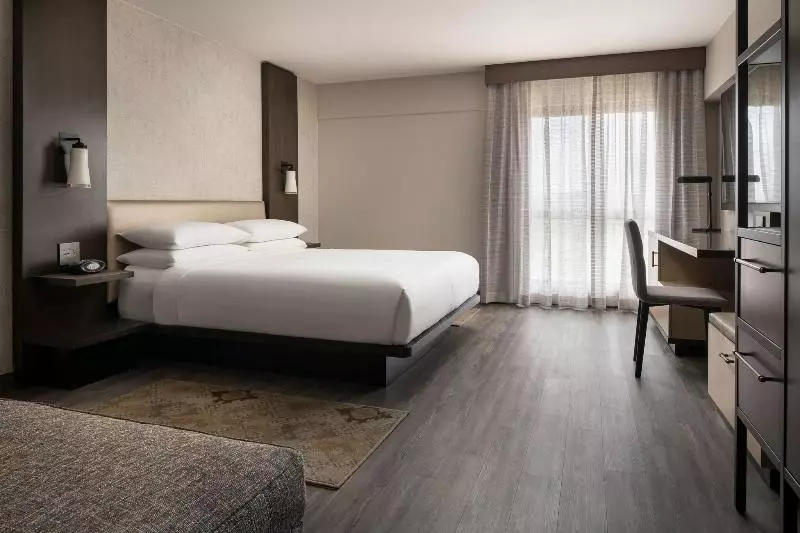 اتاق استاندارد با تخت بزرگ, Marriott Riverside At The Convention Center