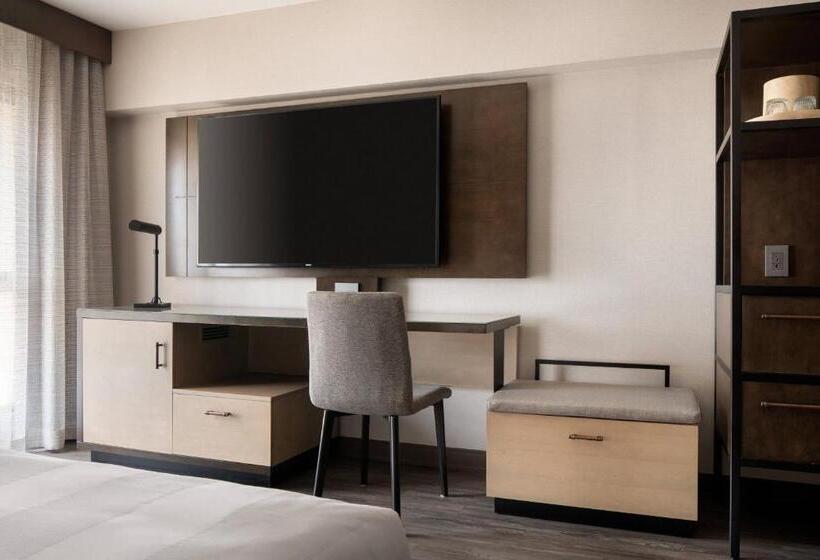 带大床的俱乐部房间, Marriott Riverside At The Convention Center