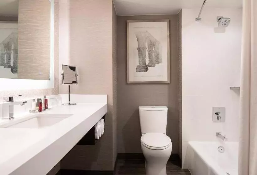 اتاق استاندارد, Marriott Riverside At The Convention Center