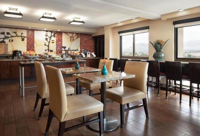 带大床的标准间, Marriott Riverside At The Convention Center