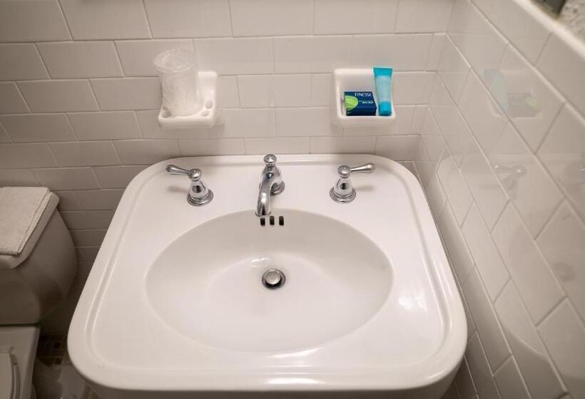 חדר סטנדרט שתי מיטות זוגיות, Holland Hotel Free Parking Jersey City