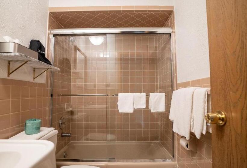 חדר סטנדרט שתי מיטות זוגיות, Holland Hotel Free Parking Jersey City