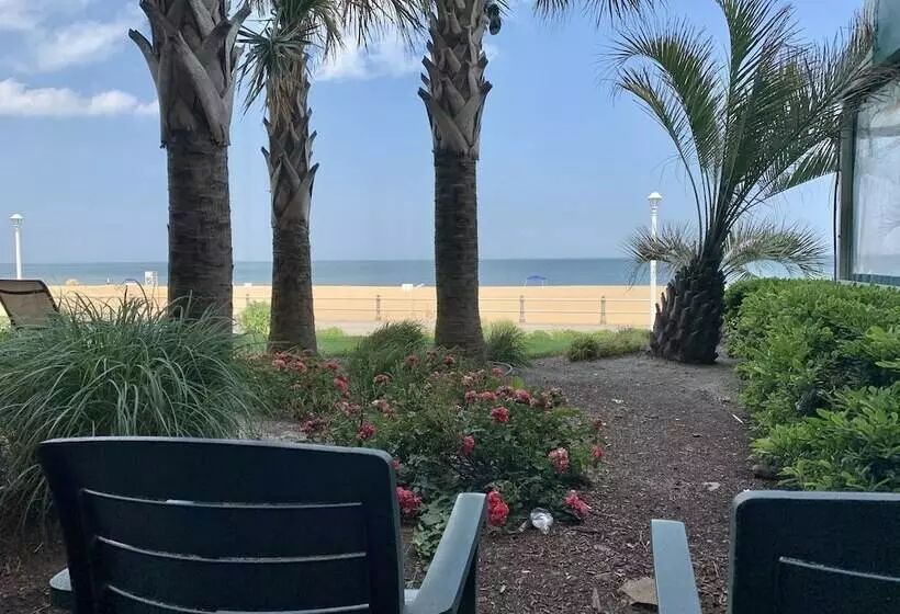 سوئیت برای معلولان, Holiday Inn & Suites Virginia Beach   North Beach, An Ihg
