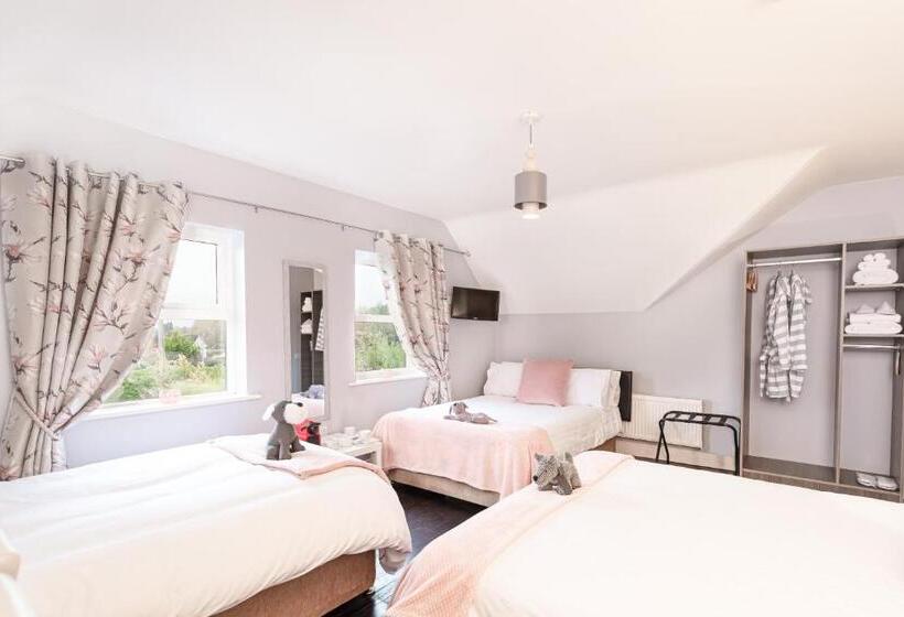 Chambre Familiale Deluxe, Caravogue House