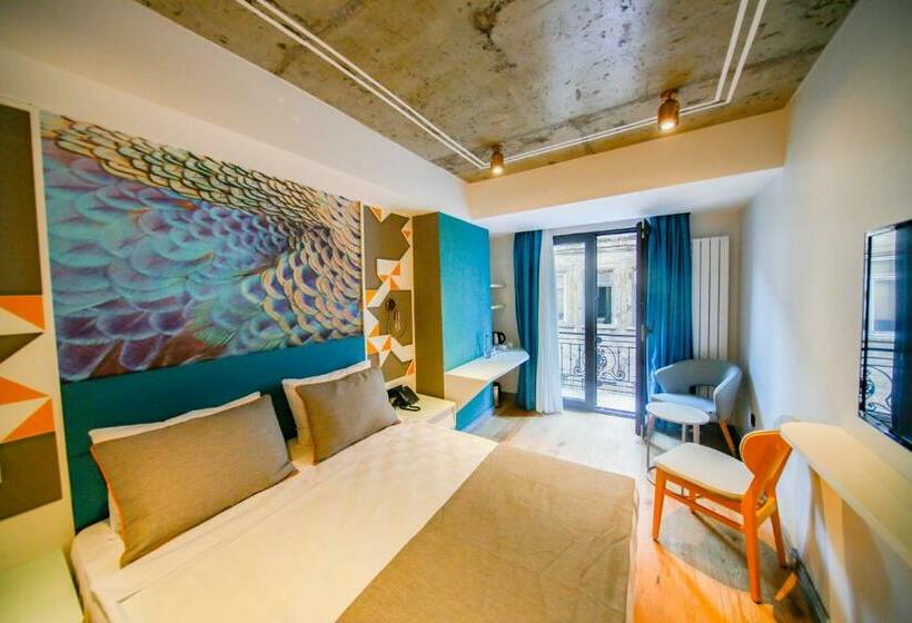 اتاق خانوادگی تودرتو, Royal Galata