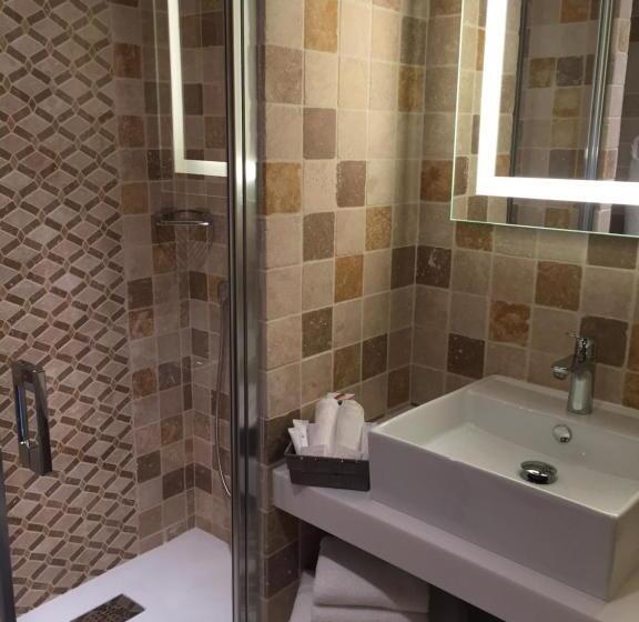 סוויטת ג'וניור, Ancienne Cure