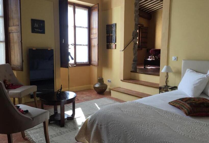 סוויטת ג'וניור, Ancienne Cure