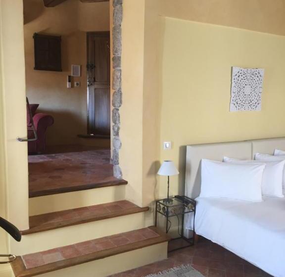 סוויטת ג'וניור, Ancienne Cure