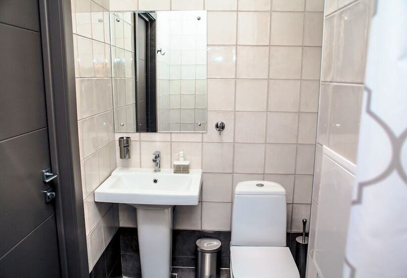 غرفة إقتصادية فردية, Home