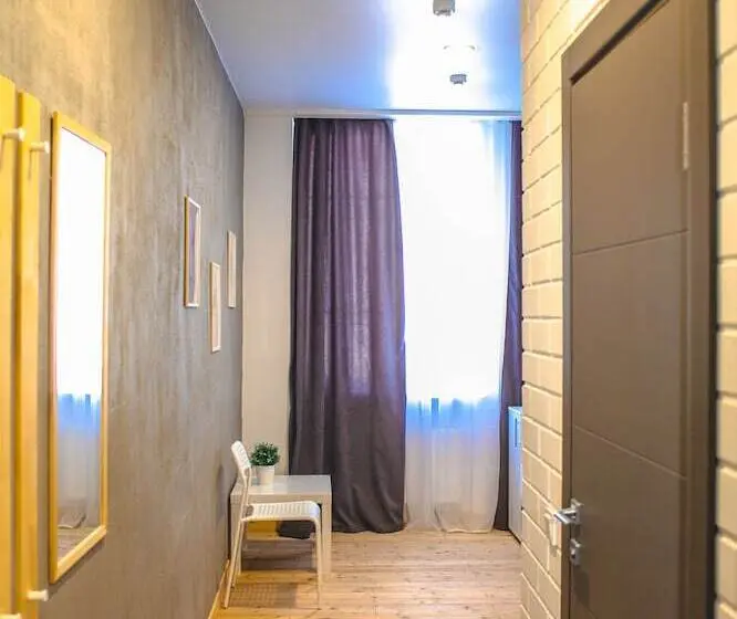 اتاق اکونومی یک تخته, Home