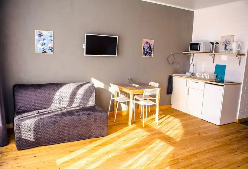 اتاق راحتی سه تخته, Home