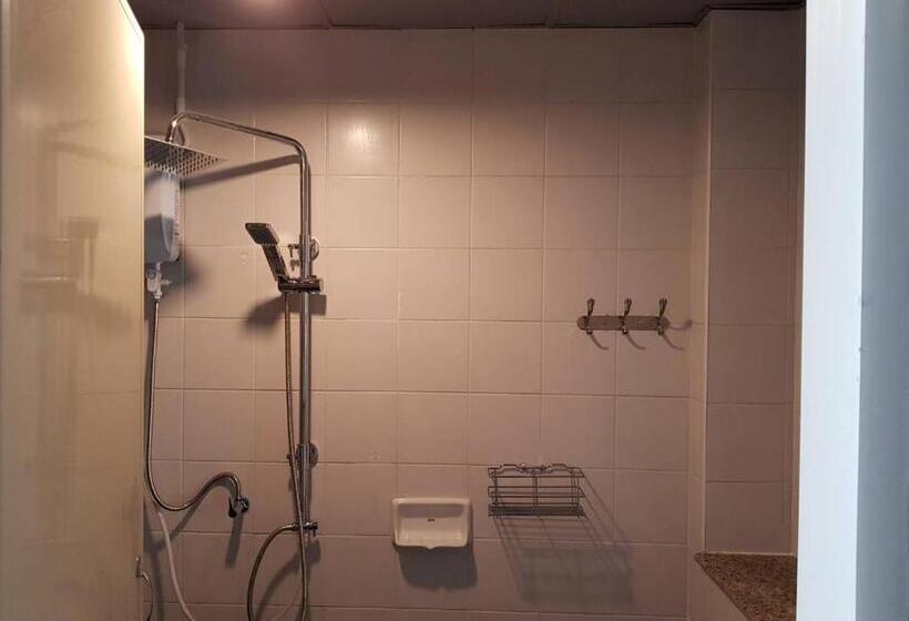 اتاق استاندارد یک نفره, Sleepcats Hostel