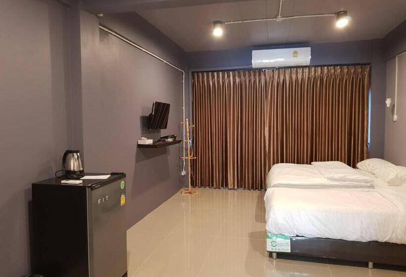 اتاق استاندارد سه نفره, Sleepcats Hostel