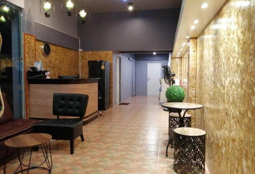 اتاق استاندارد سه نفره, Sleepcats Hostel