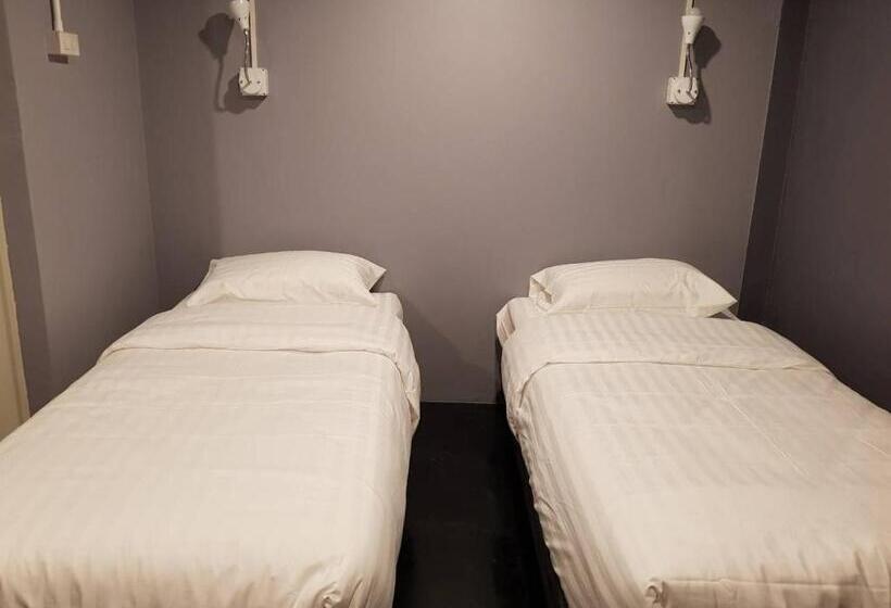 اتاق سوپریور با تخت بزرگ, Sleepcats Hostel