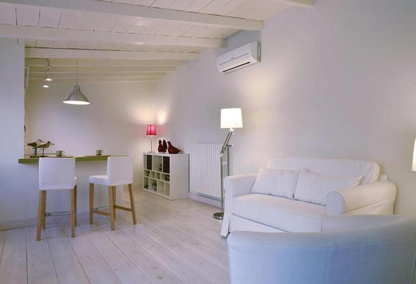 带大床的标准间, Quomorari