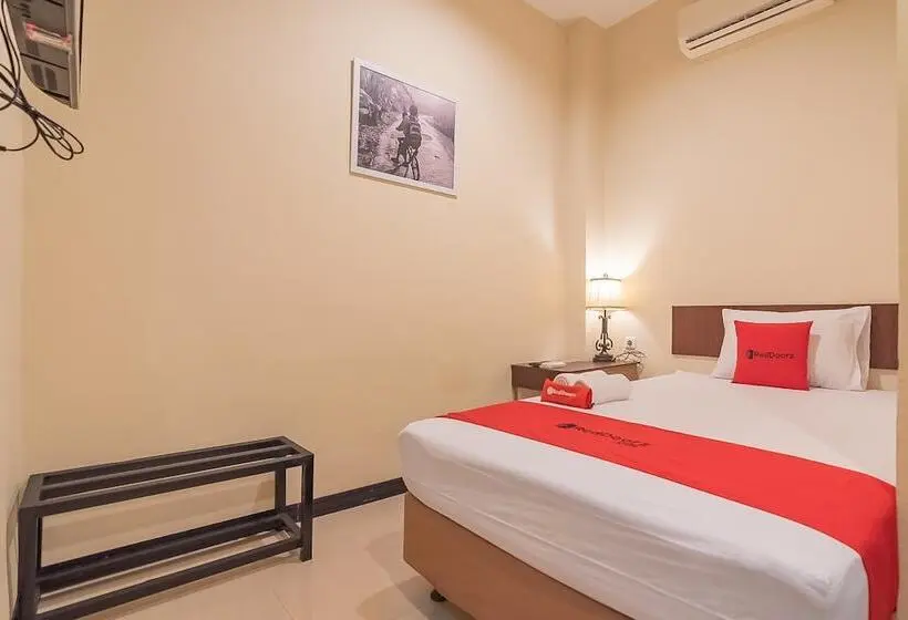 اتاق استاندارد یک نفره, Reddoorz At H Agus Salim Street Pontianak