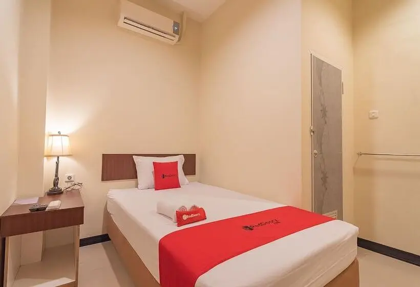 اتاق استاندارد یک نفره, Reddoorz At H Agus Salim Street Pontianak