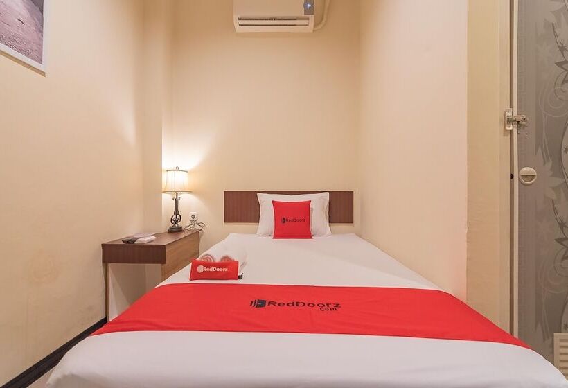 标准单人间, Reddoorz At H Agus Salim Street Pontianak