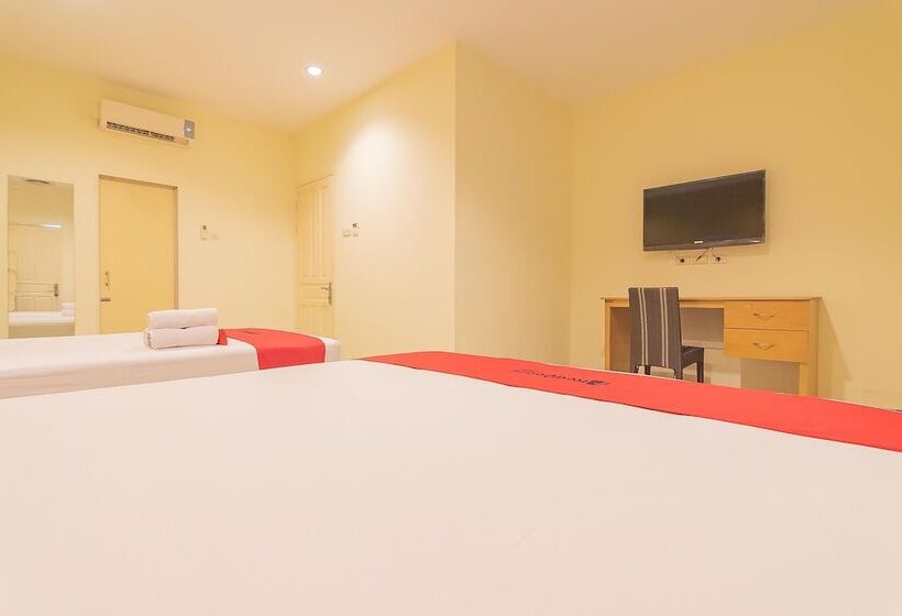 패밀리 룸, Reddoorz At H Agus Salim Street Pontianak