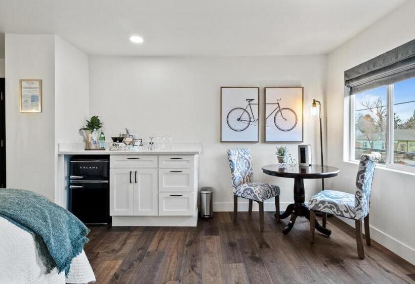 חדר סטנדרט עם מיטת קינג, Bespoke Inn Flagstaff