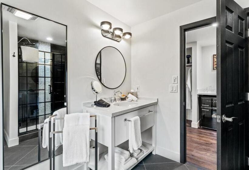 מיטת קינג בסוויטה, Bespoke Inn Flagstaff