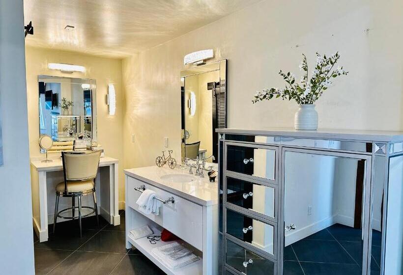 חדר דלוקס לארבעה, Bespoke Inn Flagstaff