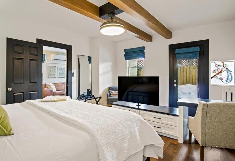 디럭스 스위트 킹 침대, Bespoke Inn Flagstaff