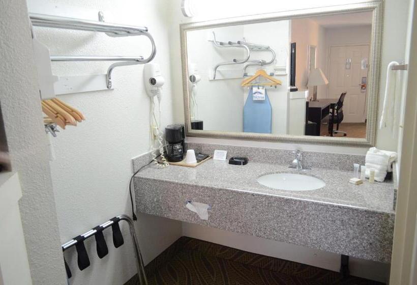 带大床的标准间, Howard Johnson By Wyndham Houston Heights/downtown