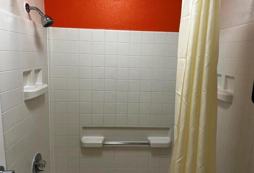 带大床的标准间, Howard Johnson By Wyndham Houston Heights/downtown