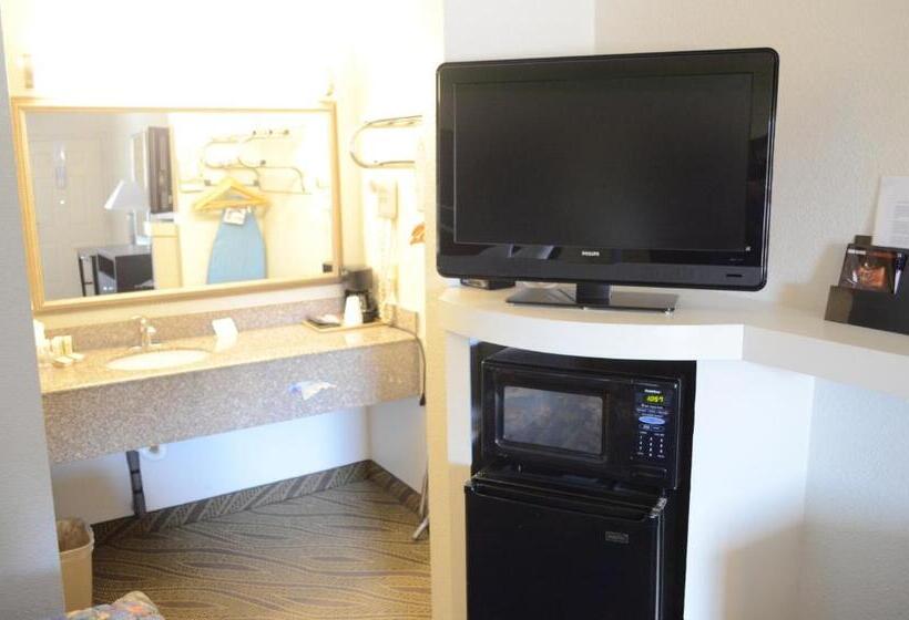 适合残疾人士使用的带超级大床的标准间, Howard Johnson By Wyndham Houston Heights/downtown