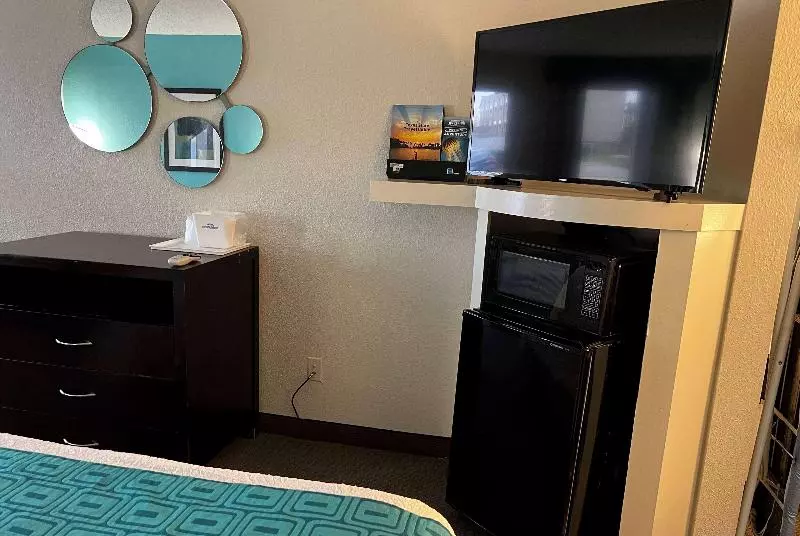 キングサイズベッドのスタンダードルーム, Howard Johnson By Wyndham Houston Heights/downtown