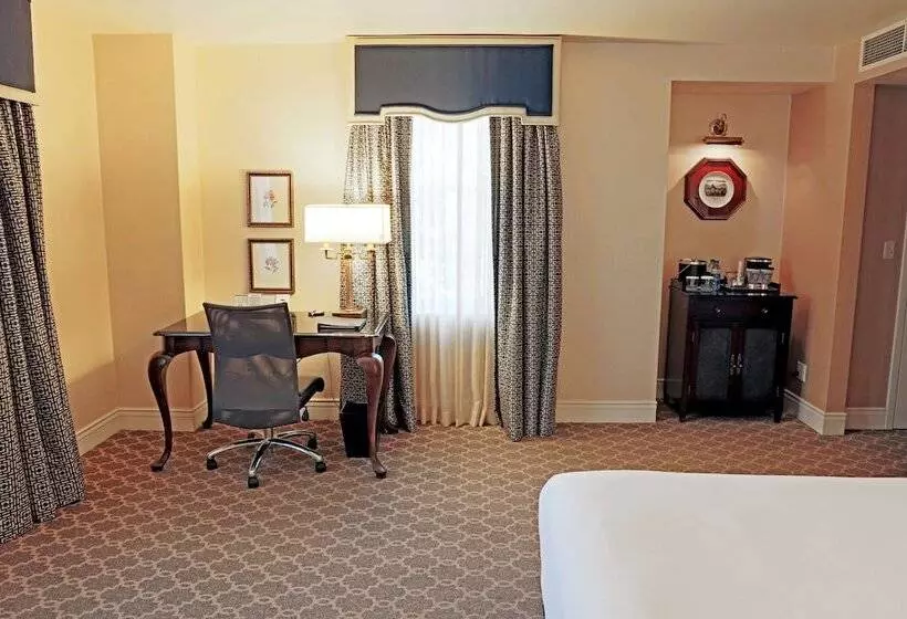 اتاق استاندارد با 2 تخت دوبل, Roanoke & Conference Ctr, Curio Collection By Hilton 