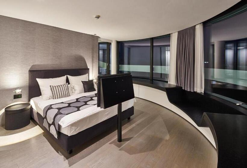 جناح, Campus At Home