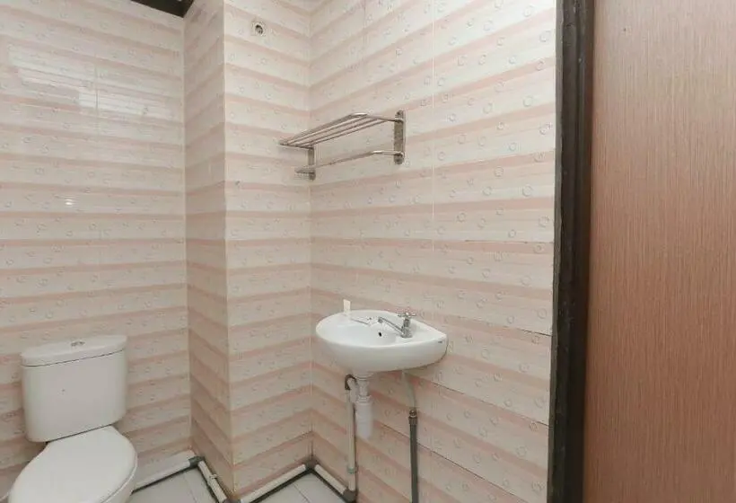 سوییت خانوادگی, Oyo 2057 Kharisma