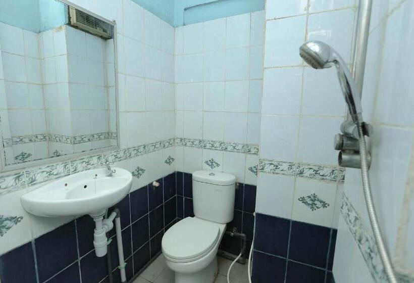 غرفة ديلوكس, Oyo 2057 Kharisma