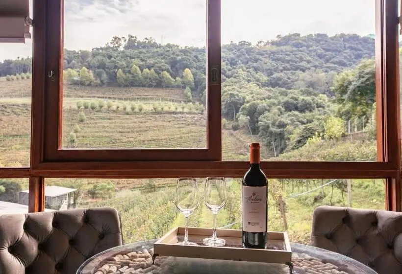 Sviitti Poreallas, Vinicola E Pousada Peculiare