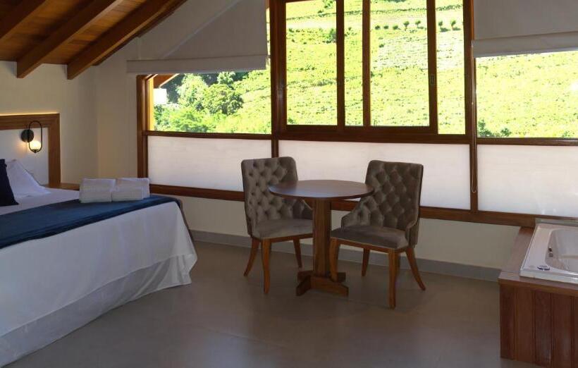 סוויטה עם ג'קוזי, Vinicola E Pousada Peculiare