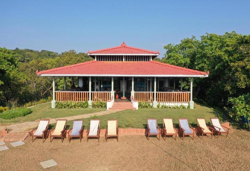 غرفة عائلية مطلّة علي الحديقة, Porsu