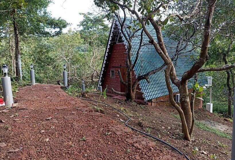 غرفة عائلية مطلّة علي الجبل, Porsu